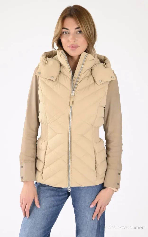 Beige HOSHI Fitted Sleeveless Down Jacket – Women Beige HOSHI Fitted Sleeveless Down Jacket – Women