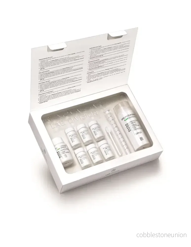Set Bruno Vassari: Glyco System, Eliminerar orenheter, Exfolierande pulver, 6 st, 0,30 g + Glyco System, Skyddar & Återfuktar, Kräm, För ansiktet, SPF 25, 30 ml