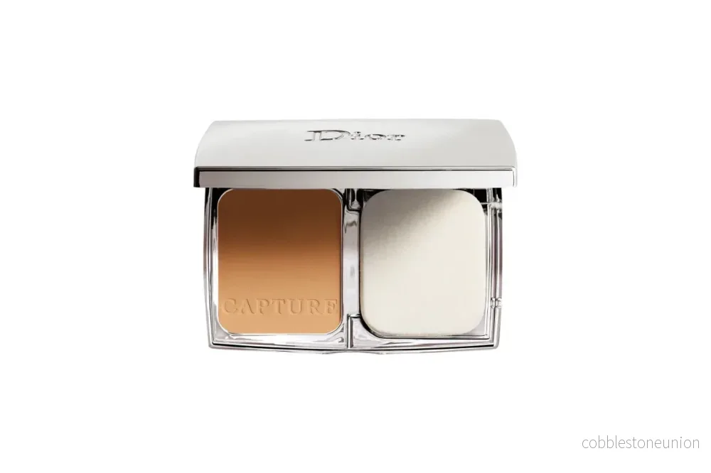 Christian Dior, Capture Totale, Long-wearing, Compact foundation, 30, Medium Beige, 11 g Christian Dior, Capture Totale, Long-wearing, Compact foundation, 30, Medium Beige, 11 g