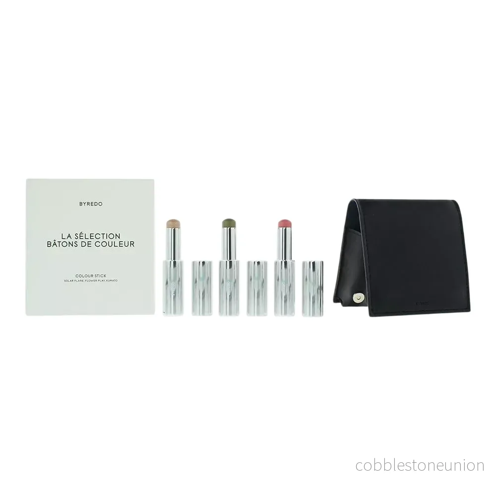 Mörkblått Set Byredo: Colour Stick, Multifunctional, Eyeshadow Stick, 509, Solar Flare, 3.5 g + Colour Stick, Multifunctional, Eyeshadow Stick, Kumato Face, 3.5 g + Colour Stick, Multifunctional, Eyeshadow Stick, Flower Play, 3.5 g + Byredo, GWP Leathe… Mörkblått Set Byredo: Colour Stick, Multifunctional, Eyeshadow Stick, 509, Solar Flare, 3.5 g + Colour Stick, Multifunctional, Eyeshadow Stick, Kumato Face, 3.5 g + Colour Stick, Multifunctional, Eyeshadow Stick, Flower Play, 3.5 g + Byredo, GWP Leathe…