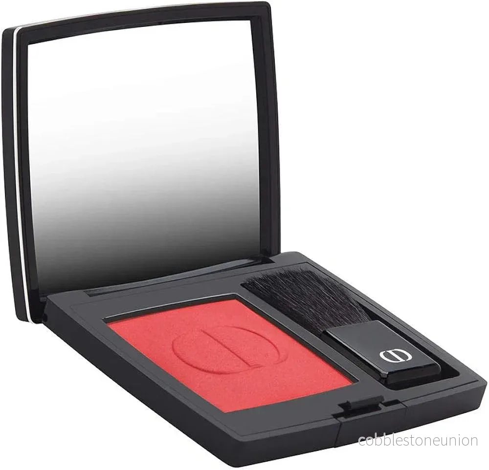 Christian Dior, Dior Rouge, Satinfinish, Blush kompaktpuder, 999, Röd, 6.7 g Christian Dior, Dior Rouge, Satinfinish, Blush kompaktpuder, 999, Röd, 6.7 g