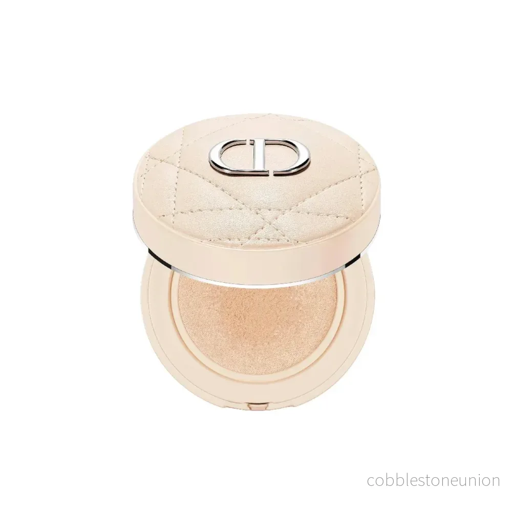 Christian Dior, Forever Skin Cushion, Kompaktpuder, 010, Ljus, 10 g Christian Dior, Forever Skin Cushion, Kompaktpuder, 010, Ljus, 10 g