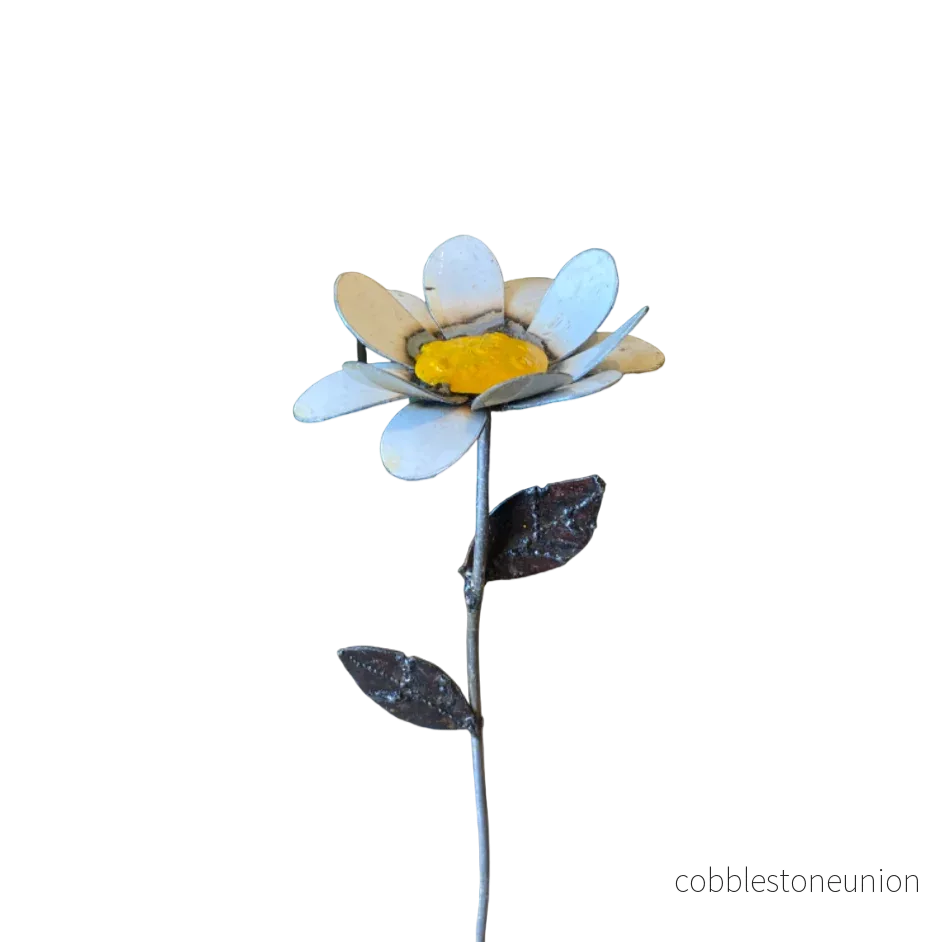 Blomma Vit 66 cm – Handgjord Trädgårdskonst av Återvunnen Metall Blomma Vit 66 cm – Handgjord Trädgårdskonst av Återvunnen Metall