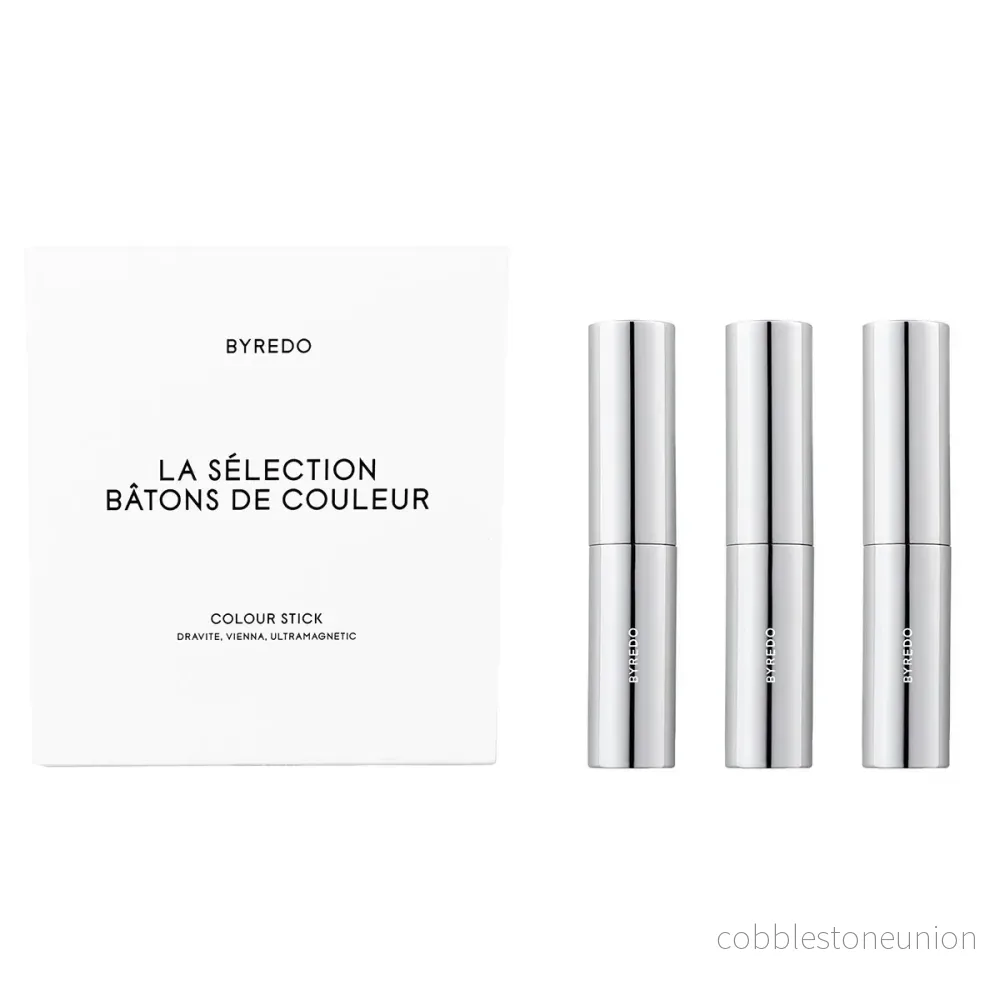 Set Byredo: Colour Stick, Multifunktionell, Ögonskuggssticka, Dravite, 3,5 g + Colour Stick, Multifunktionell, Ögonskuggssticka, Vienna, 3,5 g + Colour Stick, Multifunktionell, Ögonskuggssticka, 580, Ultramagnetic, 3,5 g + Byredo, GWP Tygpåse Set Byredo: Colour Stick, Multifunktionell, Ögonskuggssticka, Dravite, 3,5 g + Colour Stick, Multifunktionell, Ögonskuggssticka, Vienna, 3,5 g + Colour Stick, Multifunktionell, Ögonskuggssticka, 580, Ultramagnetic, 3,5 g + Byredo, GWP Tygpåse
