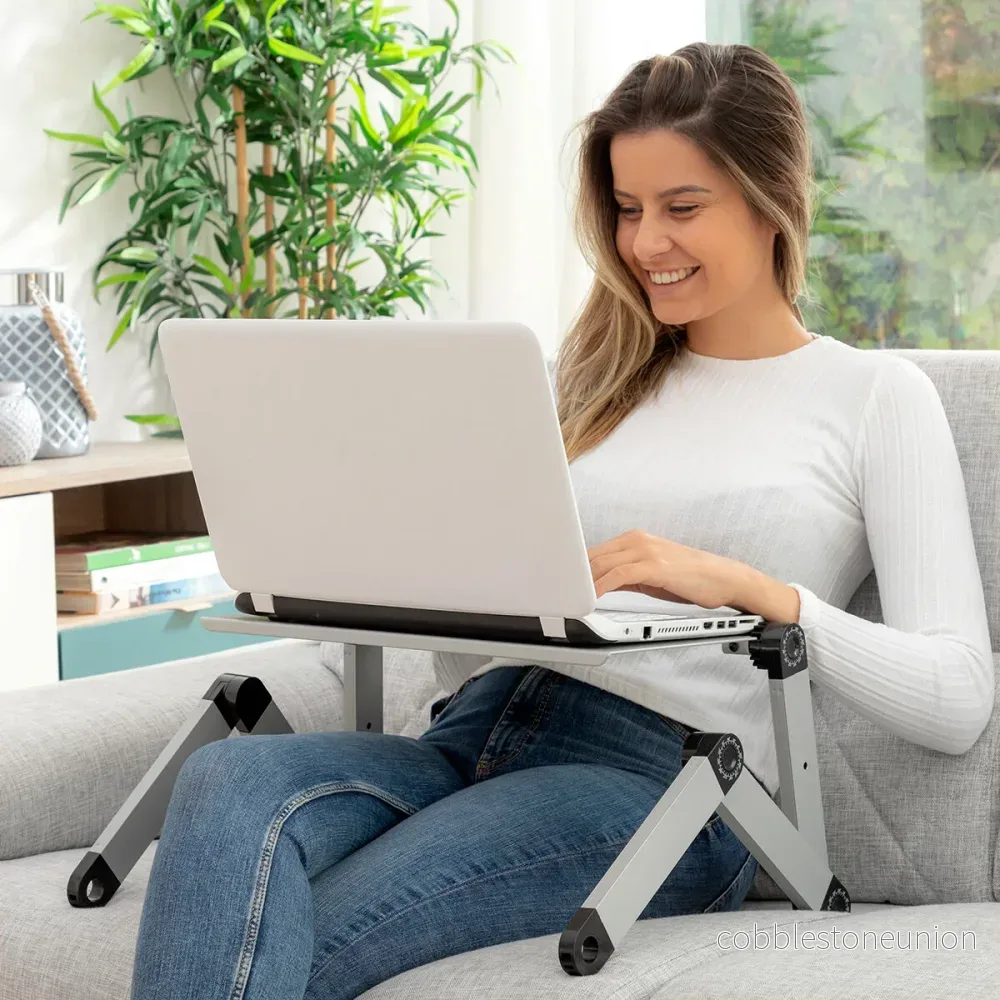 Justerbart laptop-bord med multipla positioner