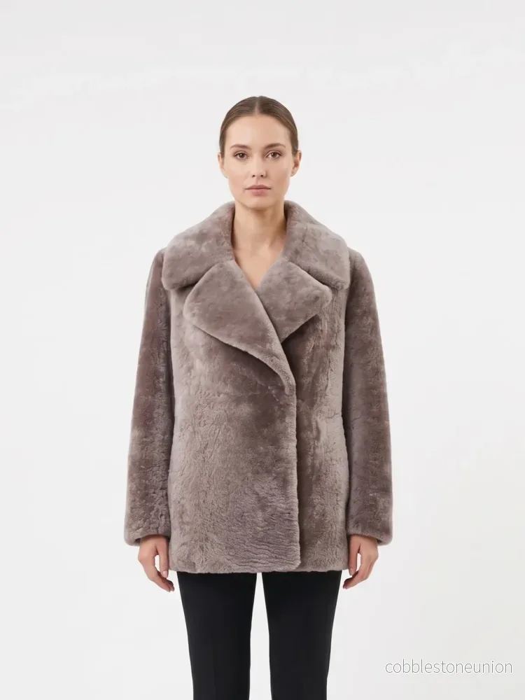 Janka, 70 cm. – Collar Wave Lamb – Women Taupe Janka, 70 cm. – Collar Wave Lamb – Women Taupe