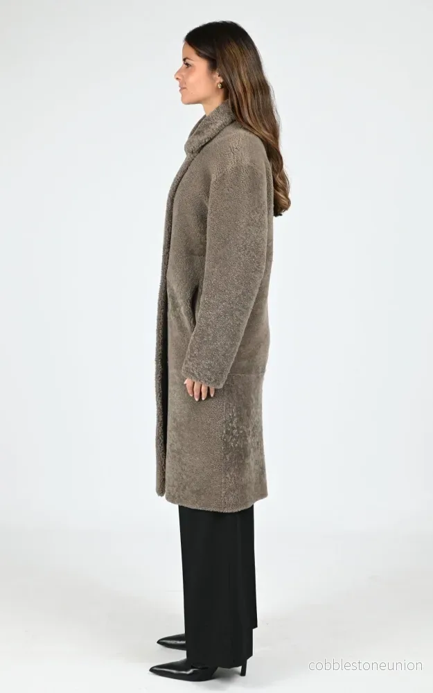 Taupe Aina Reversible Shearling Coat - Women - Bild 3