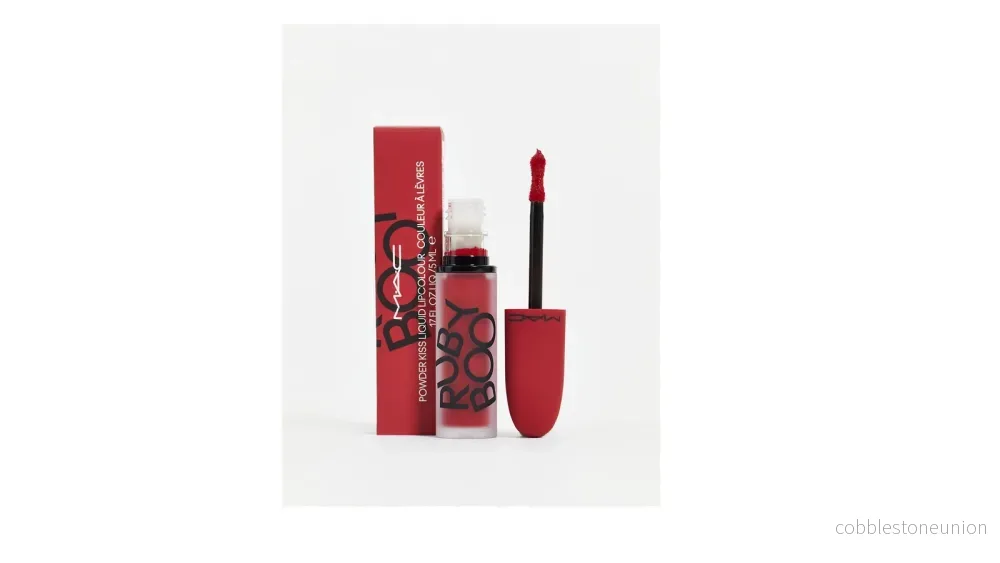 MAC, Powder Kiss, Matt, Flytande läppstift, Ruby Woo Röd, 5 ml - Bild 2