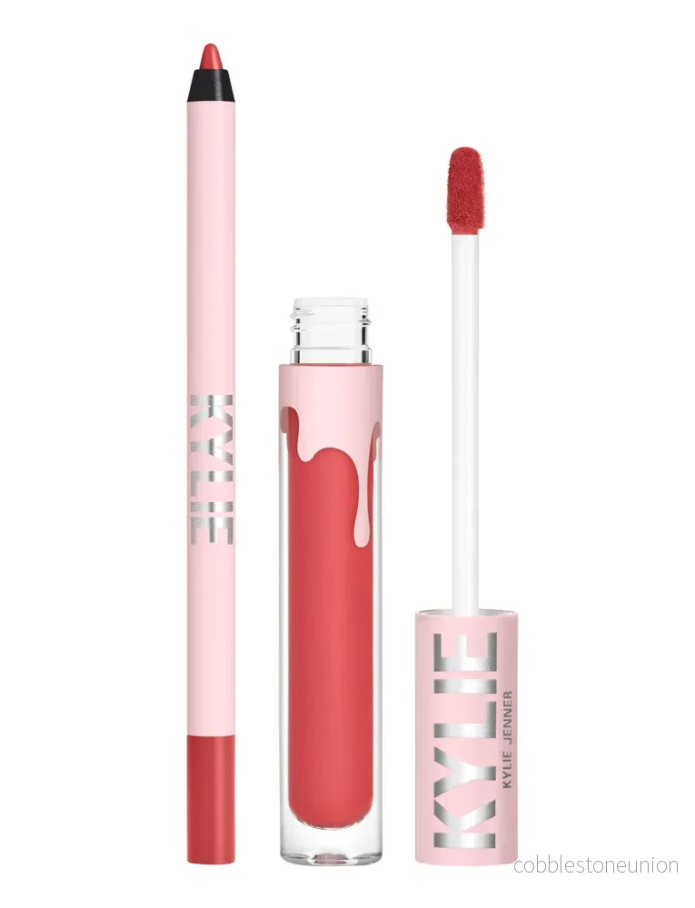 Set Kylie Cosmetics: By Kylie, Liquid Lipstick, 503, Bad Lil Thing, 3 ml + By Kylie, Pencil, Lip Liner, Bad Lil Thing, 1.1 g Set Kylie Cosmetics: By Kylie, Liquid Lipstick, 503, Bad Lil Thing, 3 ml + By Kylie, Pencil, Lip Liner, Bad Lil Thing, 1.1 g