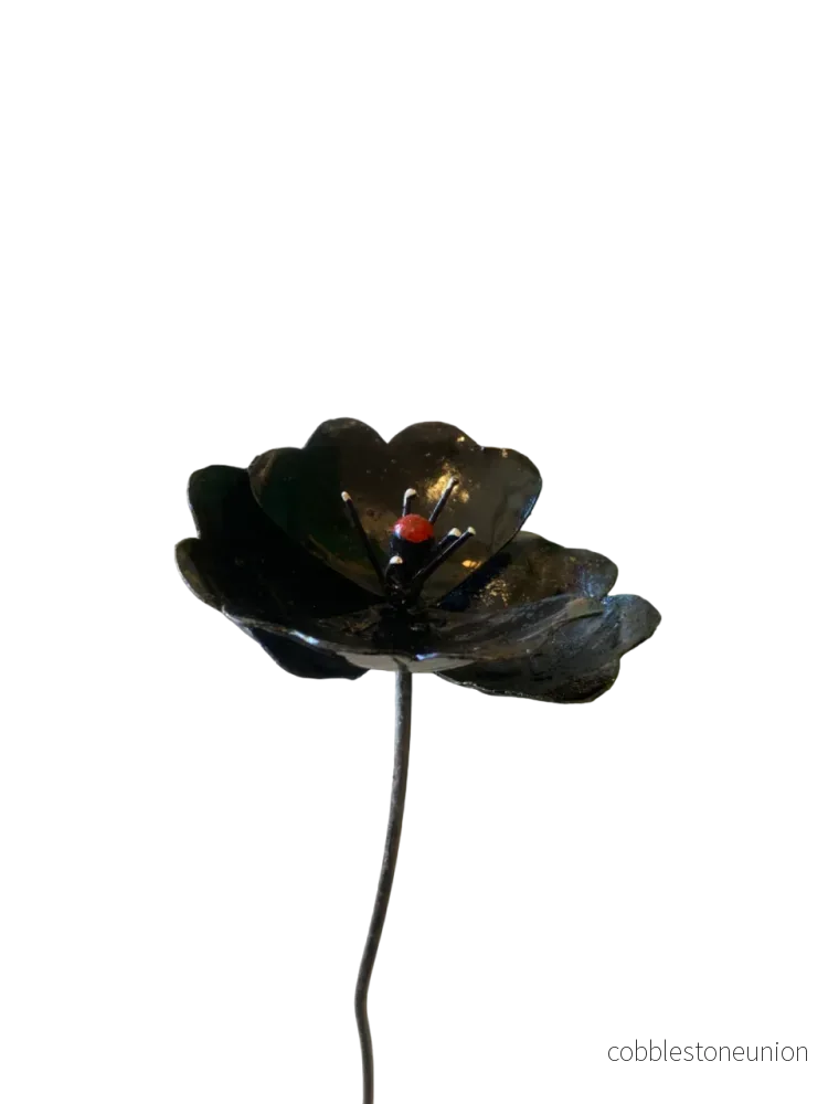 Blomma Enkel Vallmo Svart – Återvunnen Metall Zimbabwe Blomma Enkel Vallmo Svart – Återvunnen Metall Zimbabwe