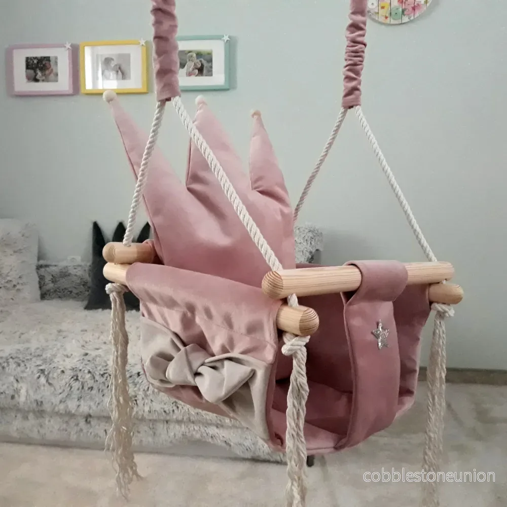 Gunga med kronformad plyschdyna, rosa Gunga med kronformad plyschdyna, rosa