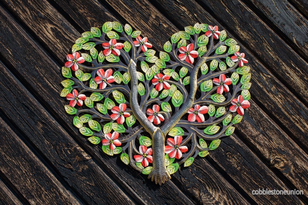 Väggdekoration 56 cm Hjärta Blommor Målad - Återvunnen Metallkonst från Haiti - Bild 2