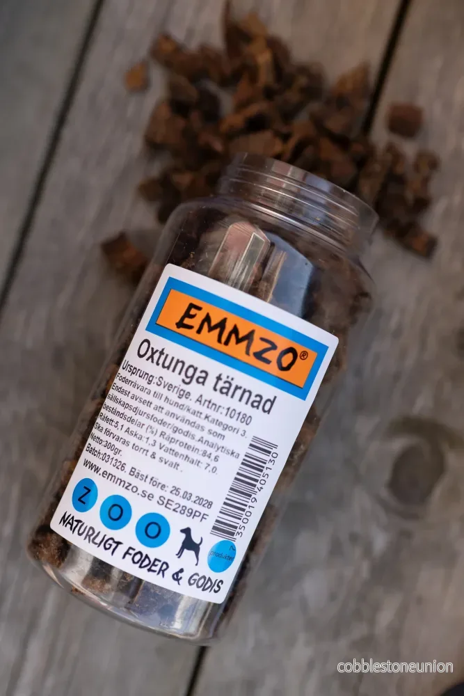 Torkad Oxtunga – Naturligt Hundgodis med Extra Crunch - Bild 2