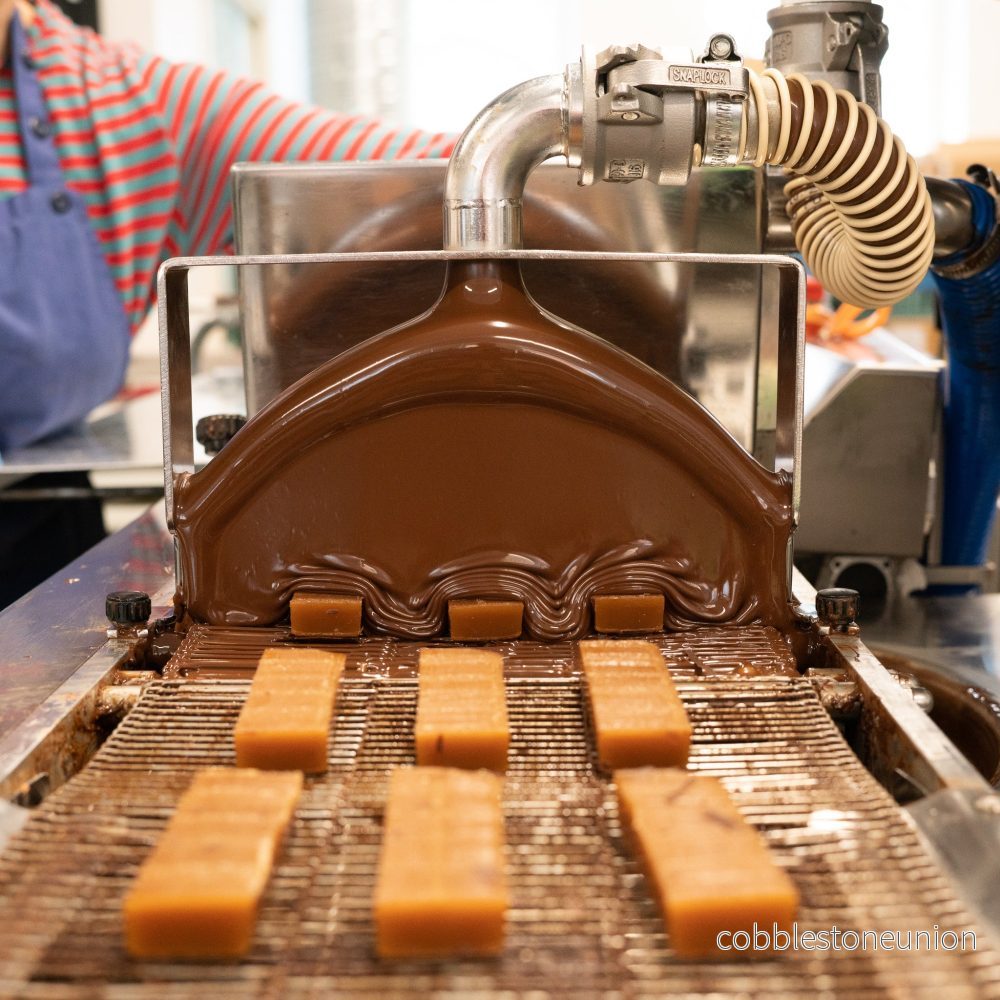 chocolate covered caramel bar SALTED CARAMEL - Bild 2