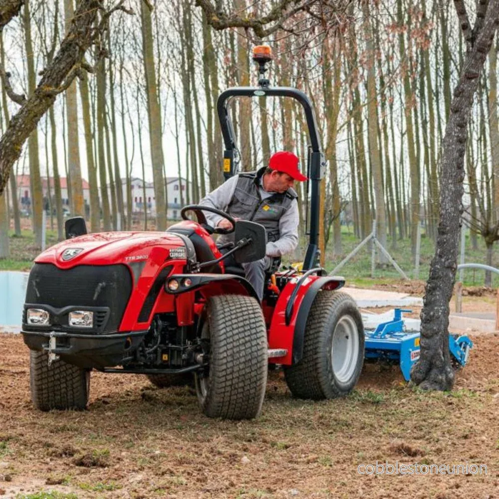 Kompakttraktor med steglös transmission och vändbar förarplats - TTR 3800 HST - Bild 2