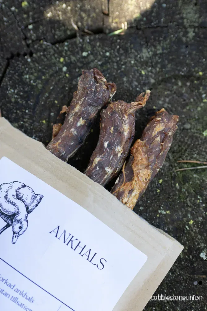 Torkad Ankhals från sverige – Krispigt & Smakrikt Hundsnacks Torkad Ankhals från sverige – Krispigt & Smakrikt Hundsnacks