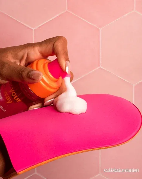B.tan: Glow your own way – og glow mousse - Förbeställning - Bild 3